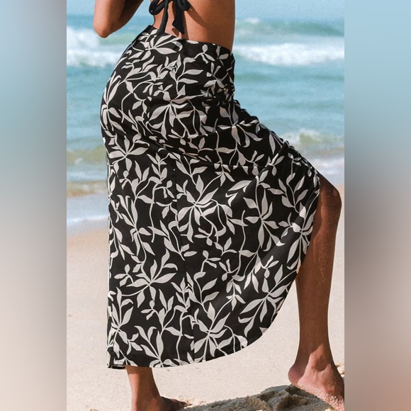 NWT McKayla Leafy Tie-Waisted Sarong, size Medium - Picture 2 of 12